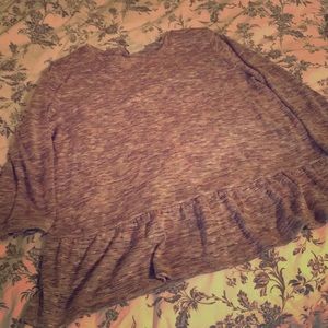 3/4 sleeved top with ruffled bottom
